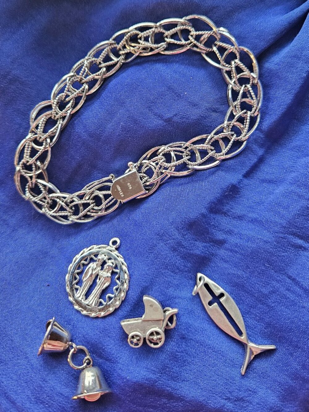 Vintage sterling silver charm bracelet with 4 sterling charms